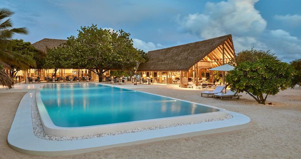 Faru Bar at COMO Cocoa Island thumbnail 8